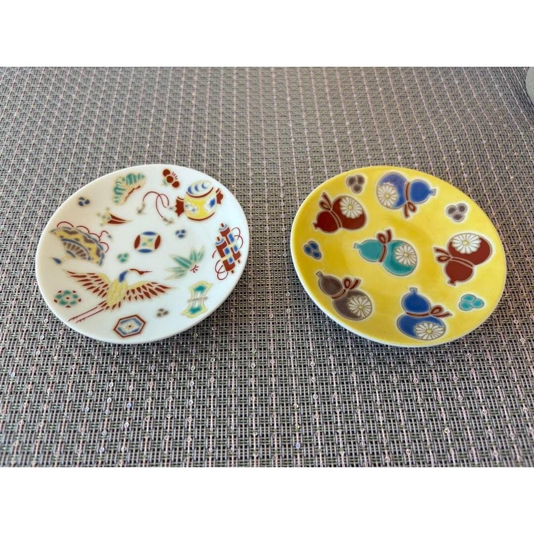unused Kutani ware auspicious small plates 2 pieces.