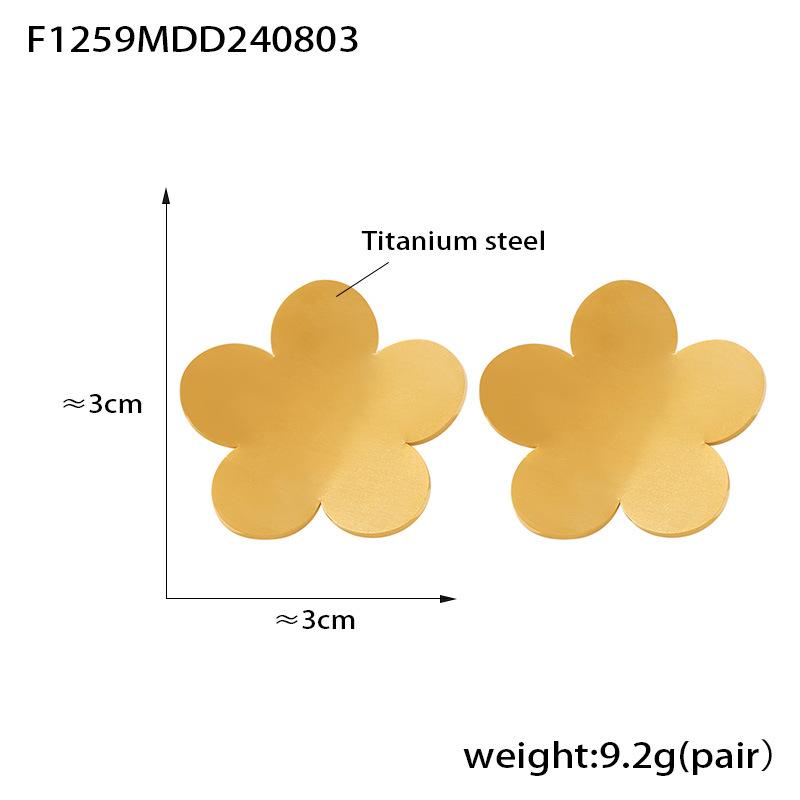

French Court Style Five-petaled Flower Stud Earrings Titanium Steel Plated 18k Real Gold Niche Smooth Surface Design Geometric Flower Ear Jewelry