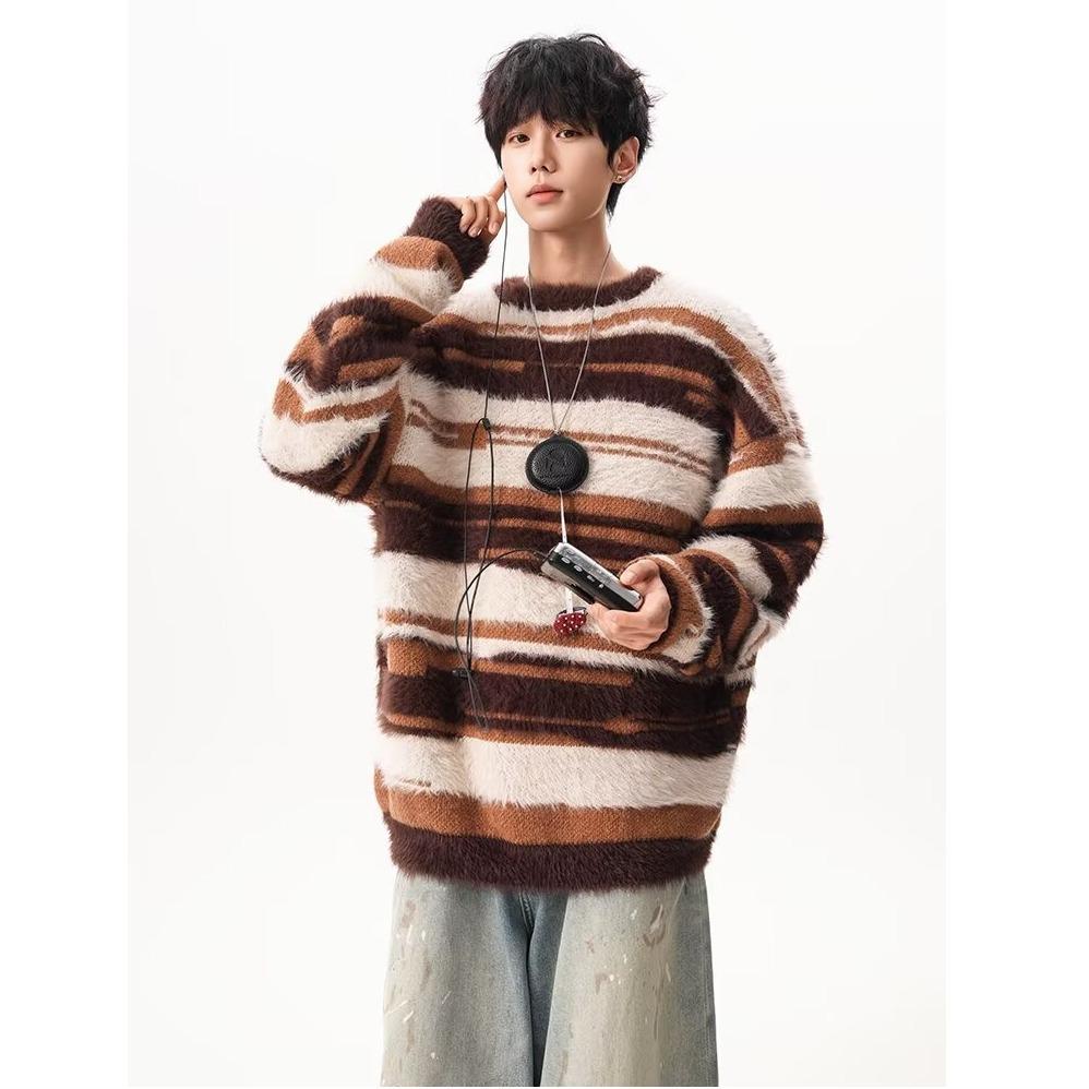 Herrhöstens/vinterns färgrandiga löst stickade tröja