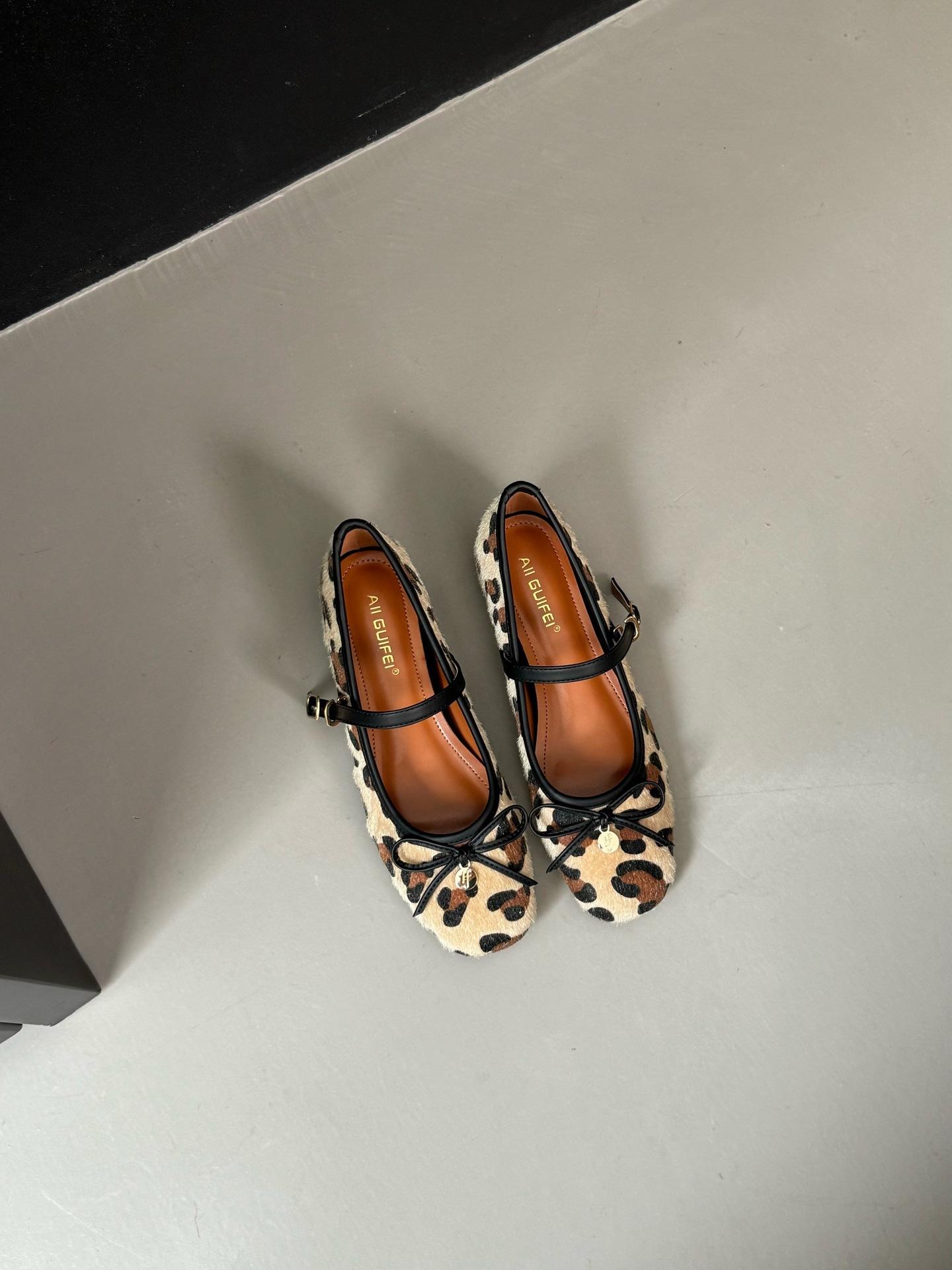 

2025 autumn new fashionable versatile round head inner height increase shallow mouth single shoes women soft sole Mary Jane shoes women 40