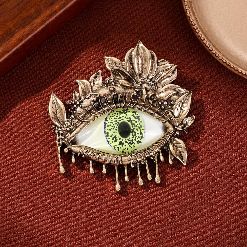 Exaggerated and Unique Long Eyelashes Devil's Eye Fashionable Temperament High-end Light Luxury Retro Brooch