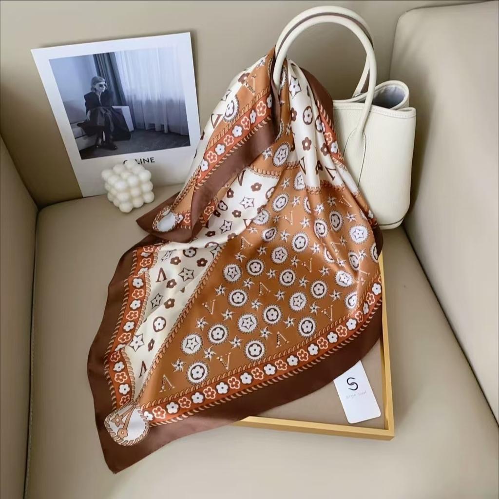 Eleganti Foulard di Seta da Donna Con Centinaia di Camicie, Assistenti di Volo, Decorazione Professionale, Protezione del Collo, Foulard, 70 Foulard Quadrati Piccoli.