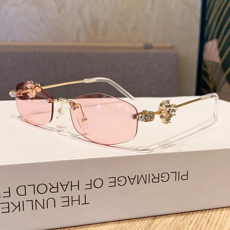 

Солнцезащитные очки без оправы Дженни Стайл с полигональными линзами и стразами - Модные уличные очки для горячих девушек As shown