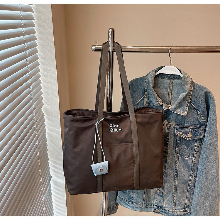 

Large-capacity Mori cloth bag women s 2025 new fashion and leisure literary tote bag portable large bag commuter shoulder bag серый