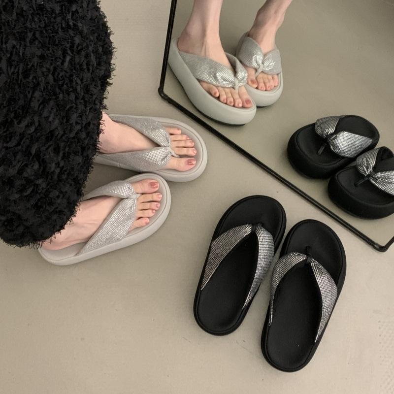 Thick-soled flip-flops shoes for women's summer wear with skirts, fairy shoes 2025 new versatile height-increasing sandals