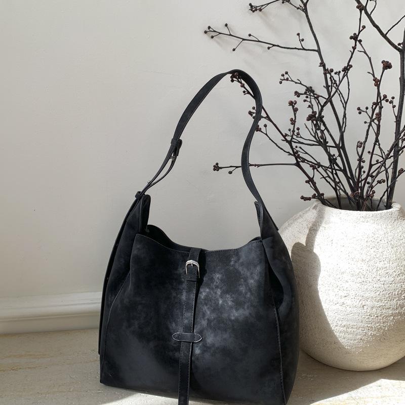 Retro Large-capacity Underarm Bag Women's New Simple Bucket Bag High Value Simple Casual Shoulder Bag Women