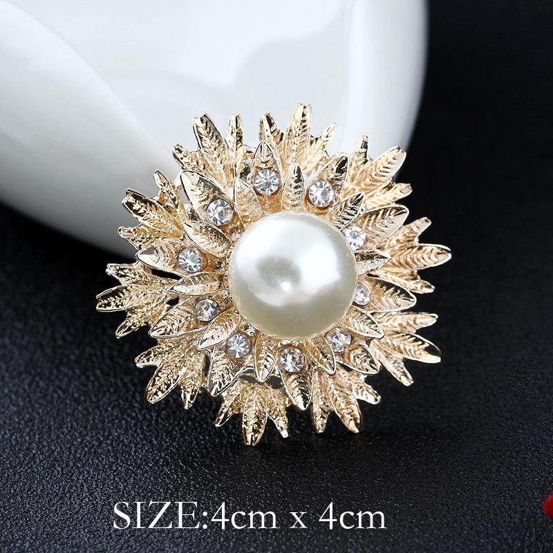 Spilla Corona di Perle e Strass di Cristallo Coreano - Spilla Versatile per Sciarpe da Donna con Spedizione Gratuita