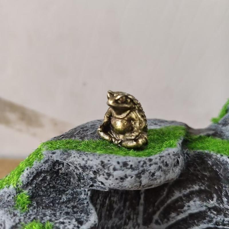 Alloy Cute Cartoon Caterpillar Figurine Retro Antique Finish Fine Detailing For Home Decor Ornament Gift