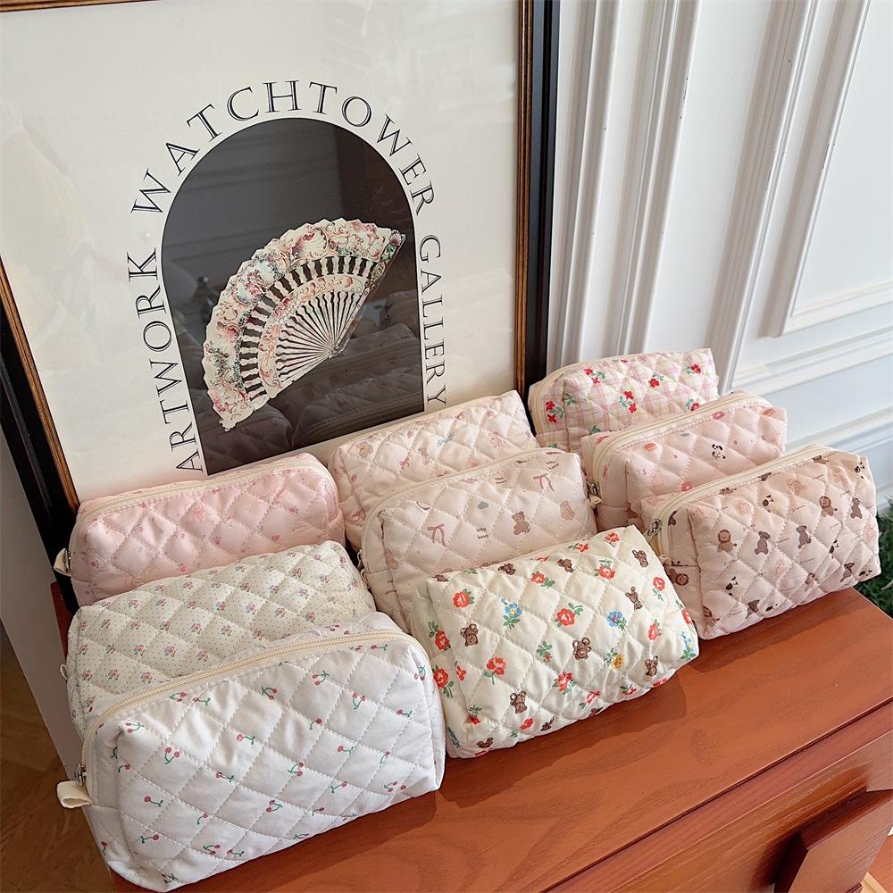Fresh Quilted Hand-Held Cosmetic Bag for Girls - Large Capacity Cute Storage for Stationery and More