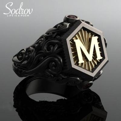 Anillo con letra M negra para hombre