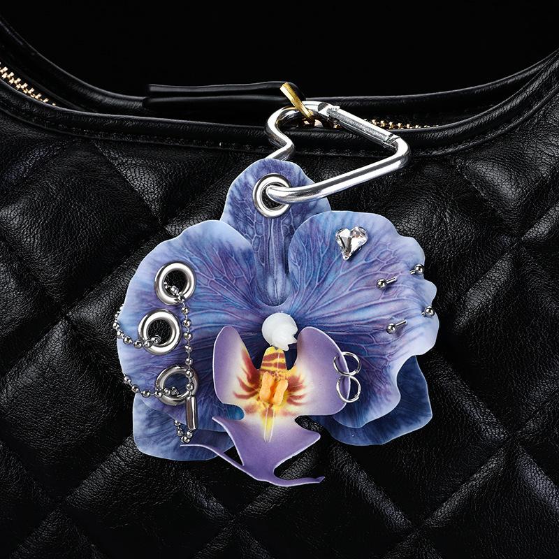 Creative Simulation Flower Pendant Keychain Exquisite Phalaenopsis Heart-Shaped Hook Keychain  Backpack Decor Accessories as the picture