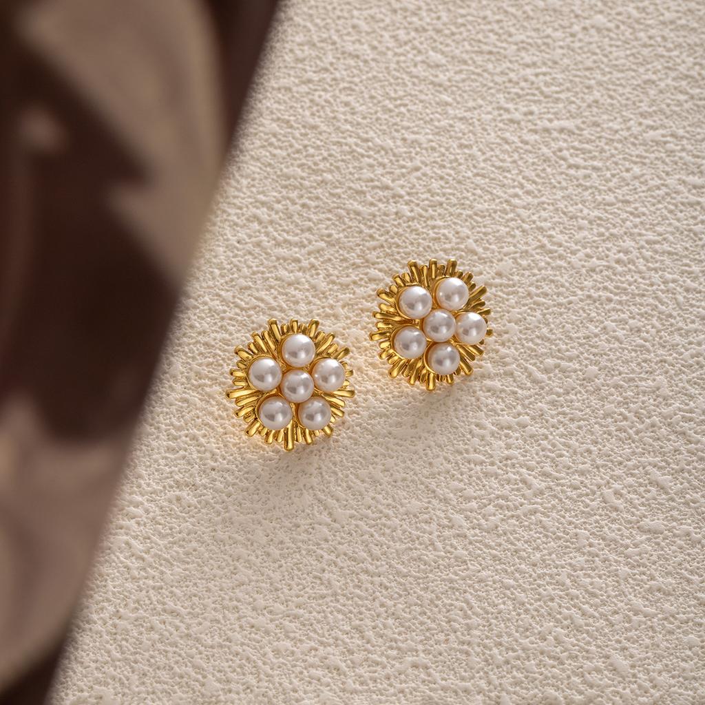 Metal Style Retro Pearl Earrings, High-End Sunflower Maple Leaf Stud Earrings, Niche Temperament Exaggerated Earrings