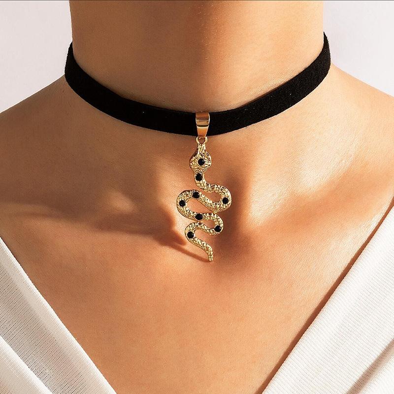 Vintage Gothic Short Flannel Snake Necklace, Black Trend Necklace Collar Collarbone Chain