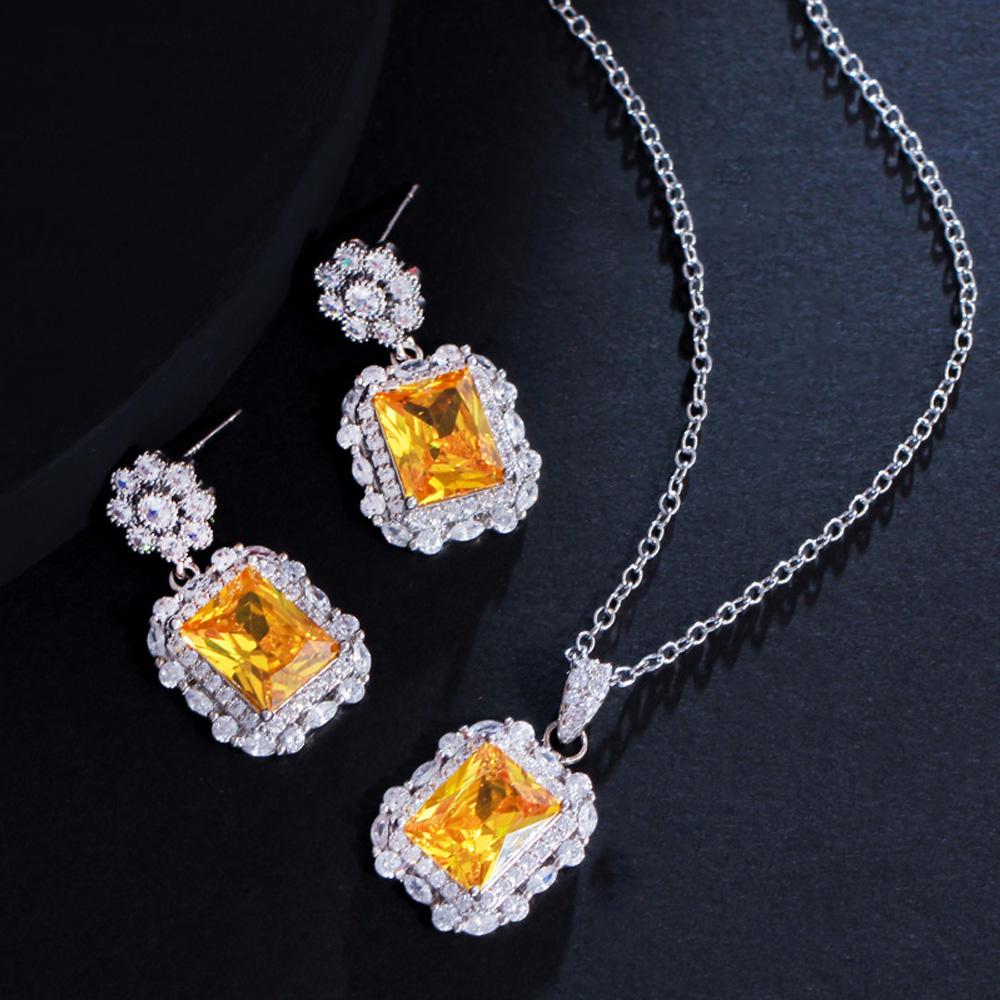 Ensemble de Bijoux Mode Jaune Brillant Carré Zircone Cubique Fleur Boucles d'Oreilles Pendantes Collier à Maillons pour Femmes Style Quotidien Bord de Mer