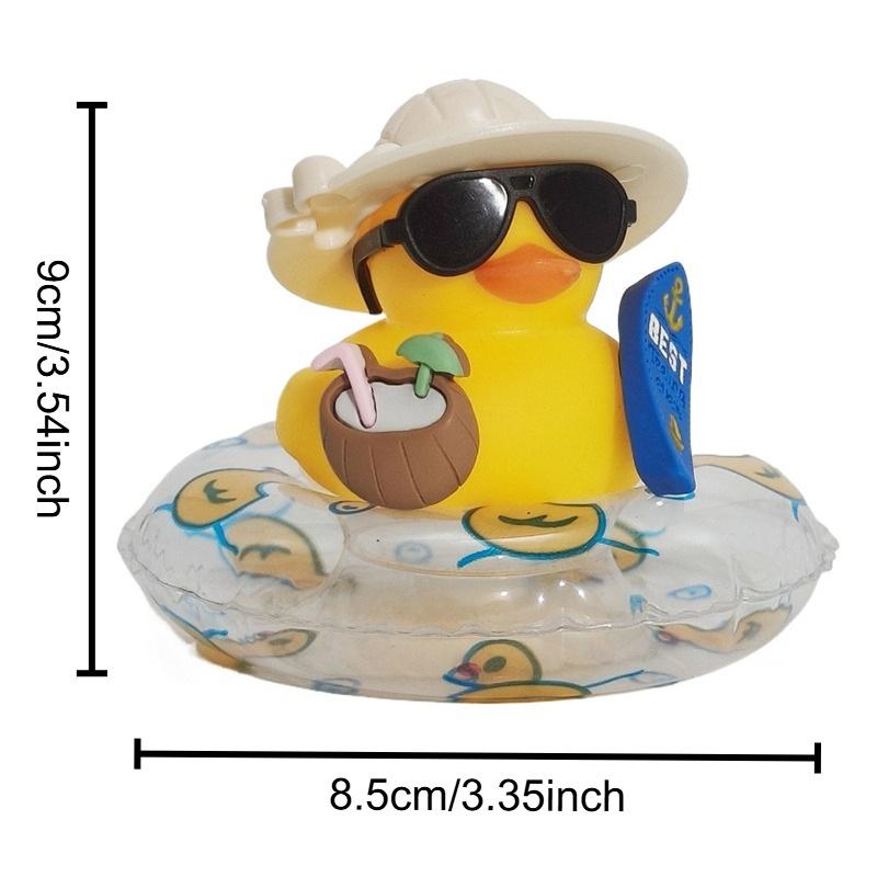 1 Ensemble Décoration de Voiture Mignonne Été Petit Canard Jaune Chapeau Skateboard Coco Canard en Caoutchouc à Presser Ornements de Tableau de Bord de Voiture