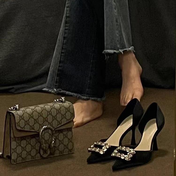 

Niche retro thin heels pointed high heels women s 2024 autumn new square buckle rhinestone sandals French hollow single shoes 34 чёрный