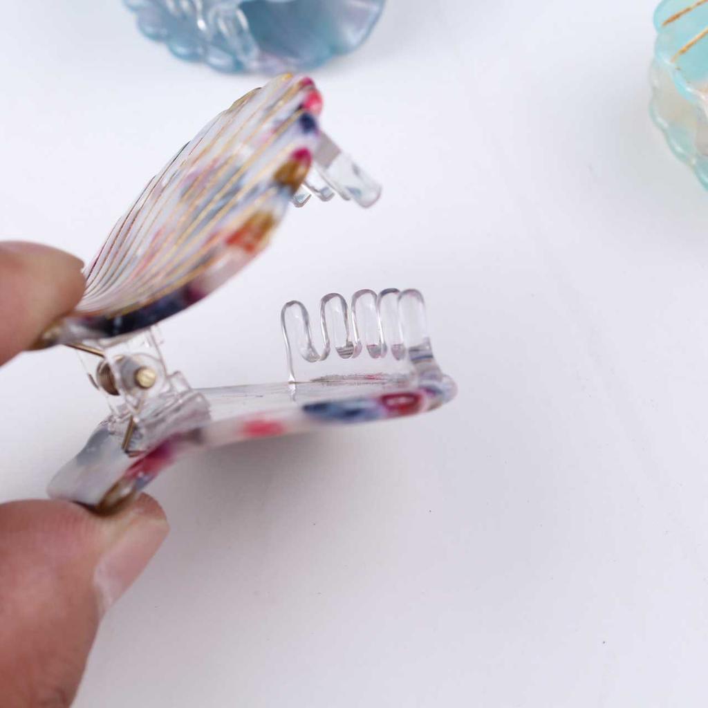 1pc New shell hair clip, simple and fashionable, medium size, painted gold wire hair clip, hair accessory