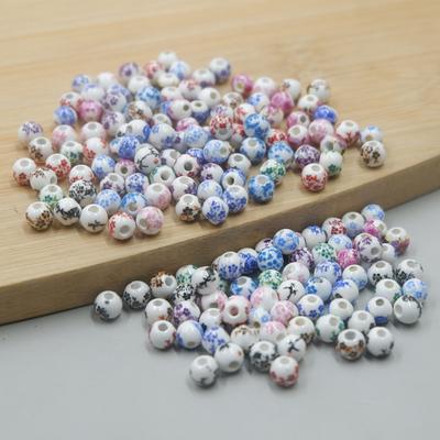 Keramikas pērlītes, zilas un baltas vaļīgas pērlītes, rokassprādze, austs ķīniešu mezglu kulons, roku darbs, pašu darinātas rotaslietas, aksesuāri, materiāls, apaļas pērlītes