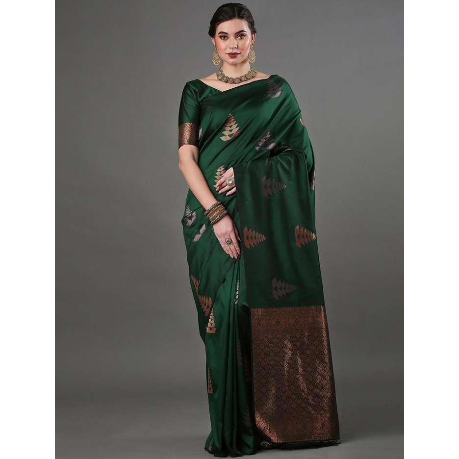 Der wunderschöne Saree ist elegant mit wunderschönem, festem Jacquard-Gewebe verziert, das dem Outfit einen perfekten Look verleiht.