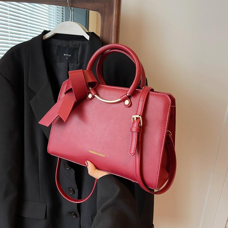 

Wedding festive bag women s autumn new fashion high-quality textured portable messenger bag красный