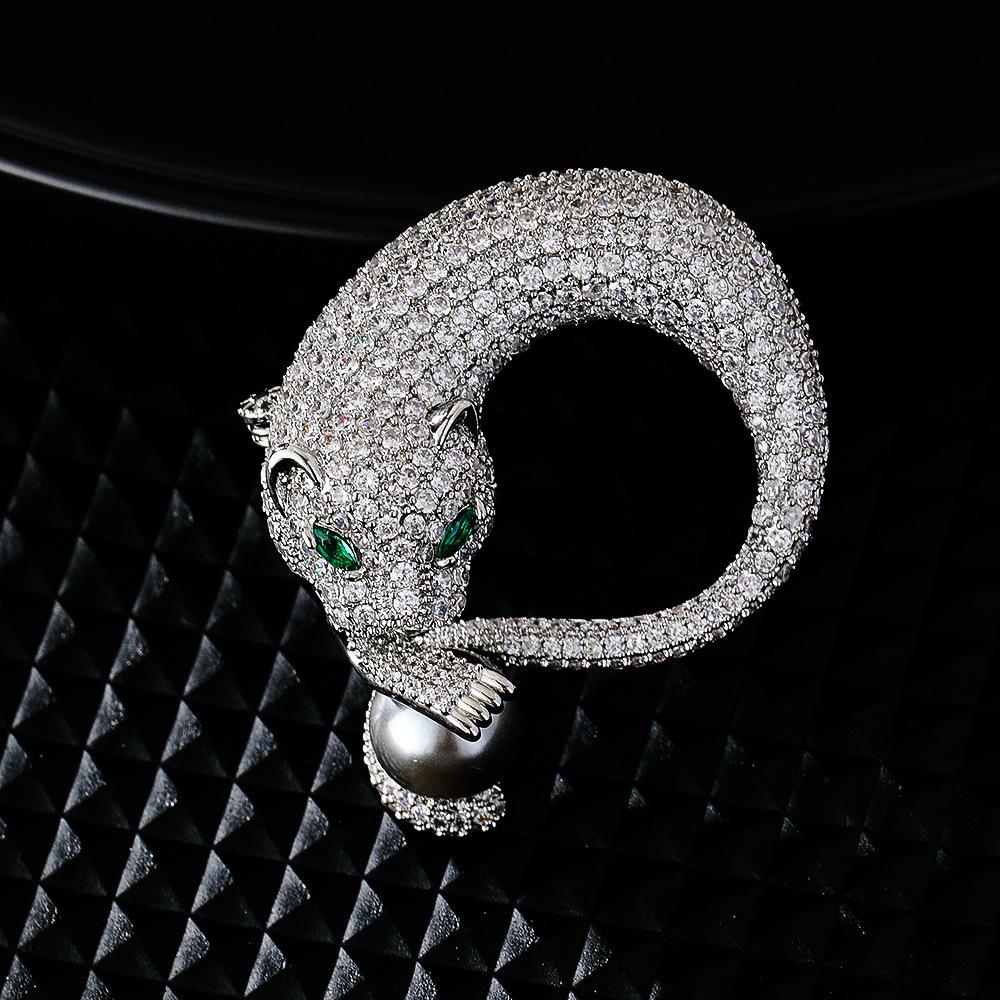 Leopard Design Micro Paved Brooch Unisex Animal Themed Apparel Accessory