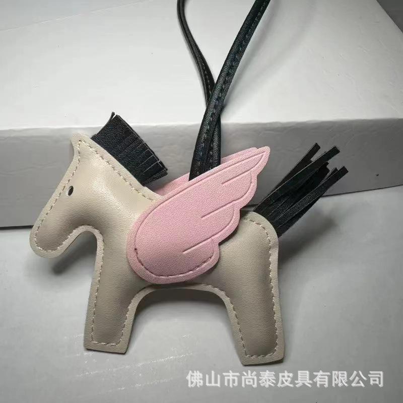 Schlüsselanhänger, kleine Pegasus-Tasche, Anhänger, PU-Leder Spiegelornament, Taschenanhänger, handgefertigter Lederpuppen-Schlüsselanhänger
