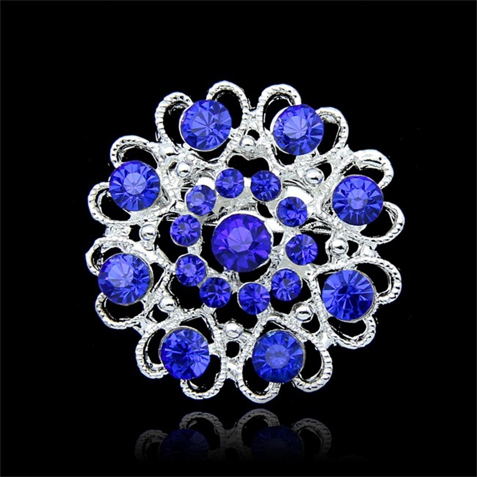

Hollow Out Heart Shaped Brooch with Embedded Rhinestones Elegant Metal Alloy Pin for Clothing Accessories Women Jewelry Gifts One Size
