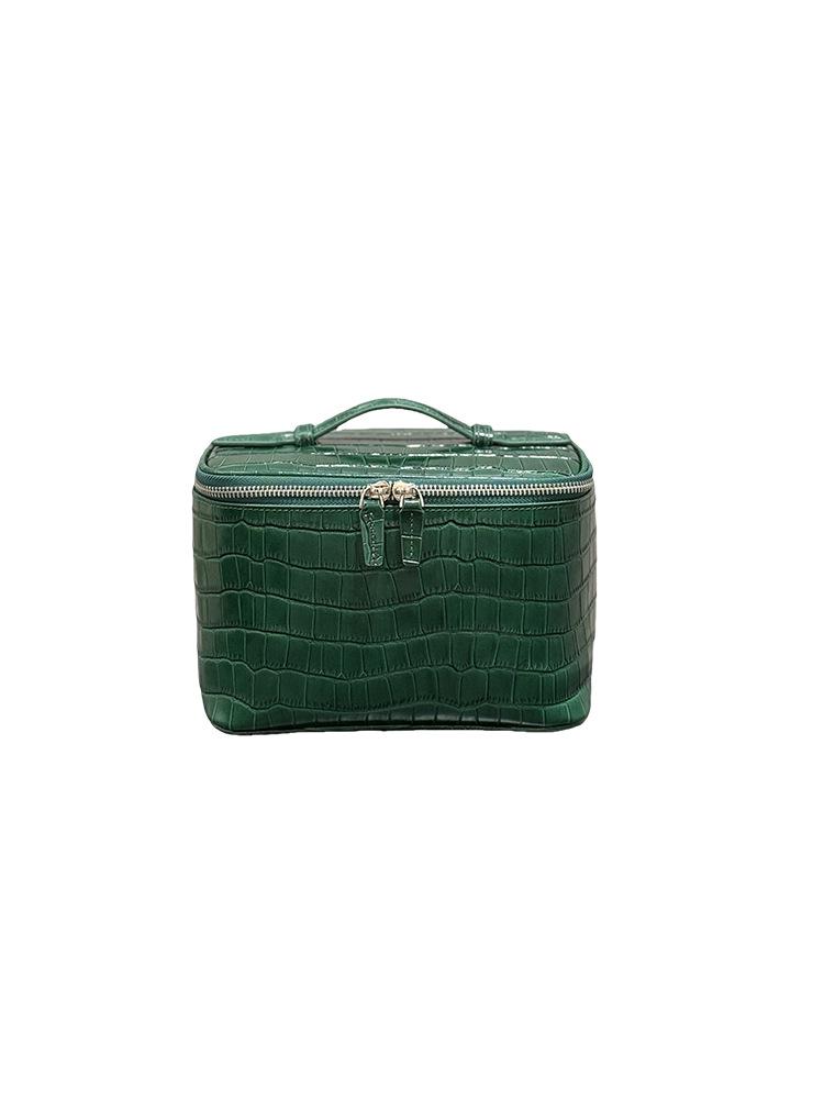 Crocodile Pattern Cowhide Makeup & Toiletry Bag: Portable, High-Capacity, Travel-Ready.