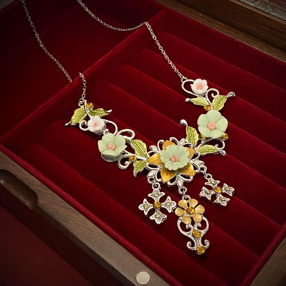 Sweet Vintage Flower Necklace Exquisite Collarbone Necklace Personality Women Necklace  Party