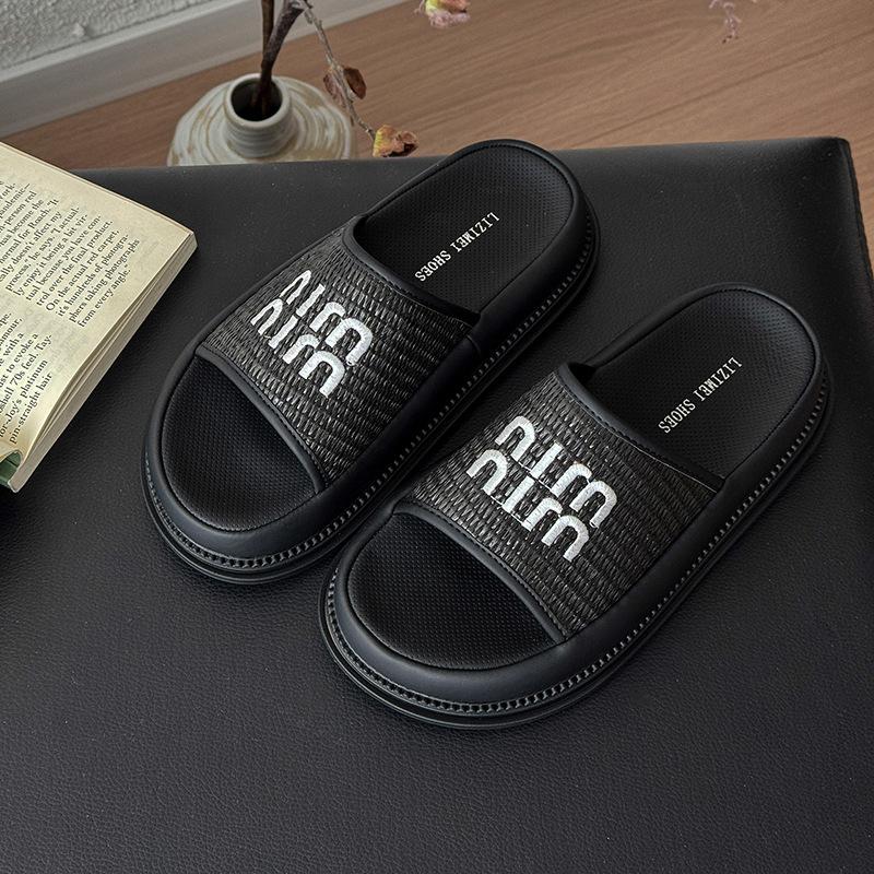 Thick-soled super fire non-slip vacation cool slippers women's summer wear fashion 2025 new seaside beach shoes one-word drag