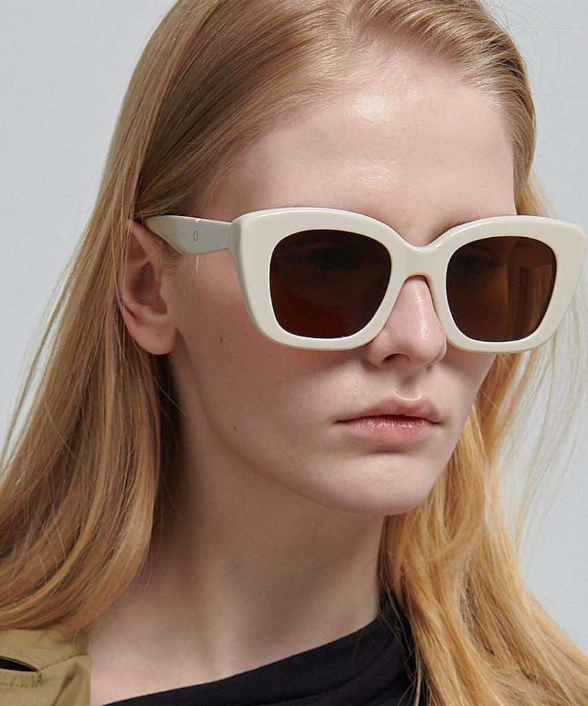 Seupeulingseuteulingseu Butterfly Shape Sunglasses Page 74 [Cream Ivory]
