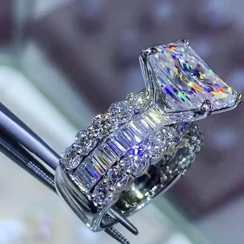 2026 Inlaid Oval Pigeon Egg Cube Zirconia Ring, Fashionable and Personalized Platinum Engagement High-quality Jewelry