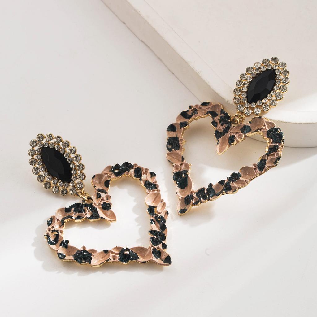 Heart-shaped Alloy Retro-style Exaggerated Earrings for Women, Ultra-bright Earrings