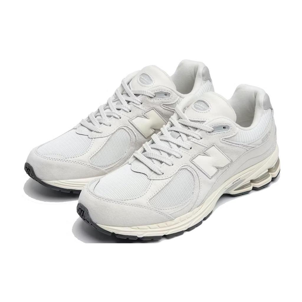 New Balance 2002R Linen Fog Rain Cloud Unisex Sneakers Grey Sea-Salt M2002RO1