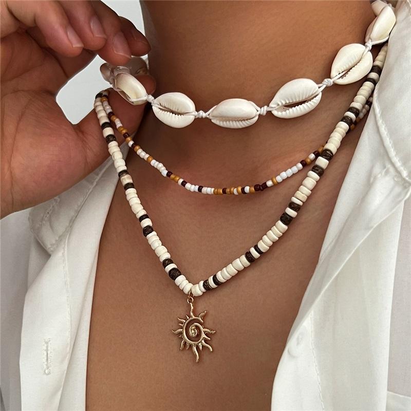 European And American Men's Necklace Beach Vacation Style Coconut Shell Beaded Light Luxury High-end Sun Pendant Clavicle Chain Jewelry