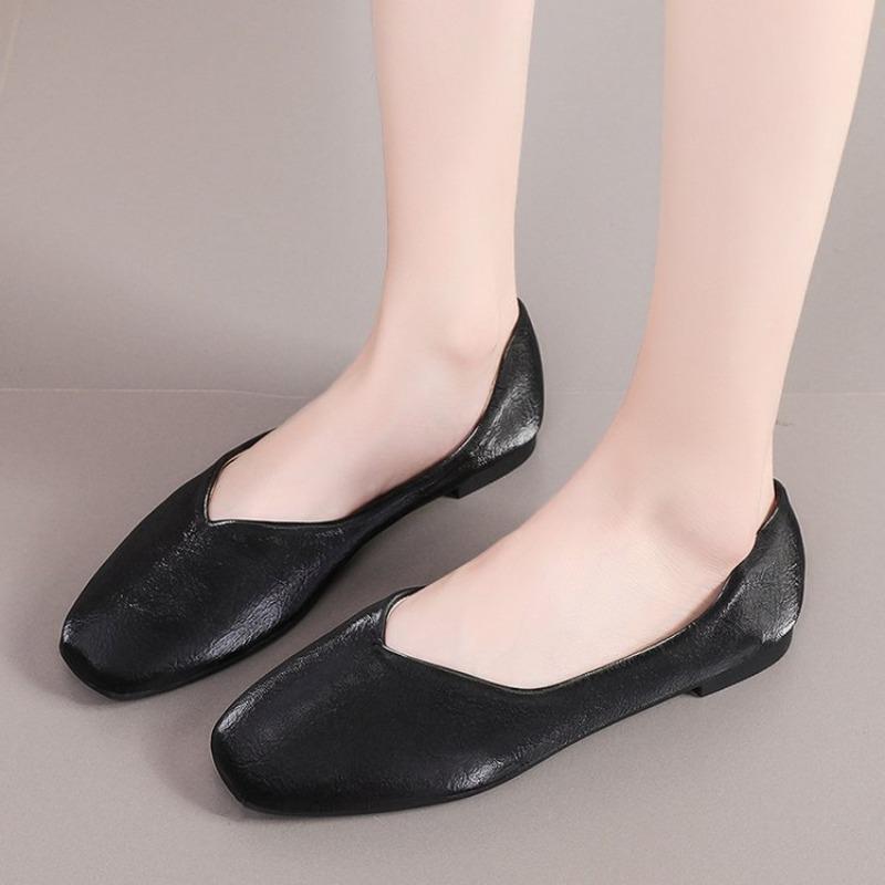Spetsig tå Mjuk sula Stor storlek Moder Enkla skor för kvinnor Vår och sommar Nya Romanska Slip-on Mode Damskor