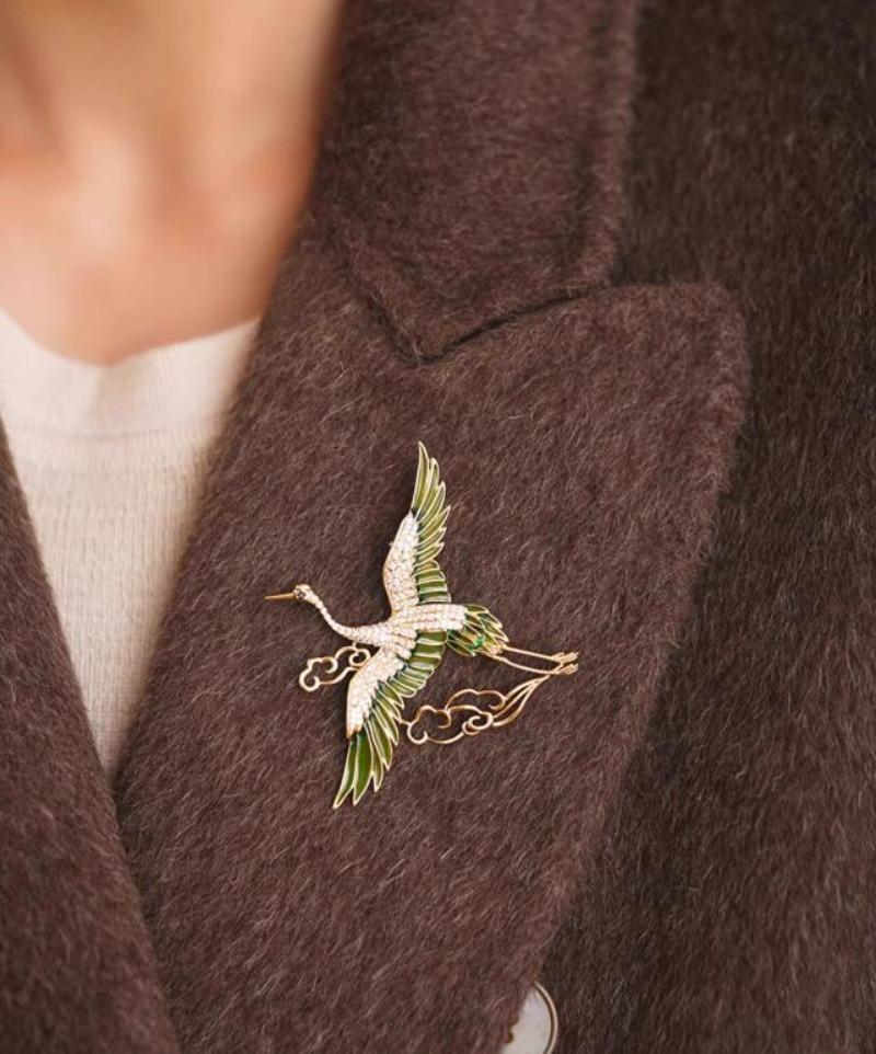 Chinese Style Elegant Rhinestone Green Enamel Wings Crane Clouds Brooches for Women Flying Birds Lapel Pins Party Jewelry