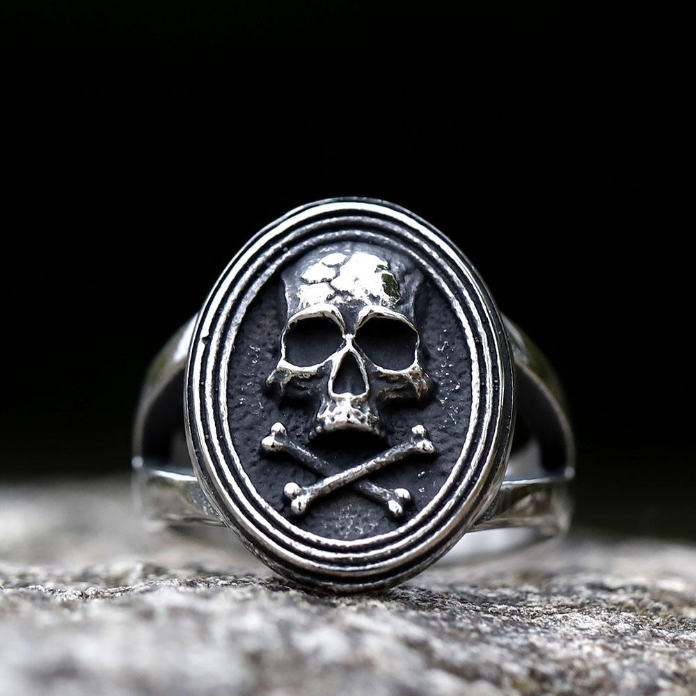 

NEW Men s 316L stainless steel rings Vintage High Polished Vampire Skull Biker Rocker Ring Boy Heavy Metal Gothic jewelry 12