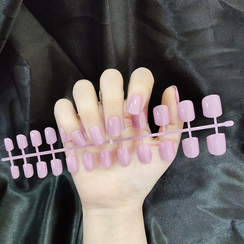 

24 шт./набір DIY Quick Nails Короткі плоскі голівки Одноколірні накладні нігті Багатокольорові смужки Готовий одяг Манікюр