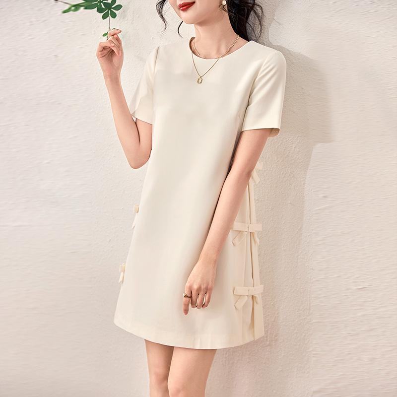 

Элегантное платье А-силуэта с бантом сбоку — омолаживающий, элитный стиль для женщин Extra Large белый