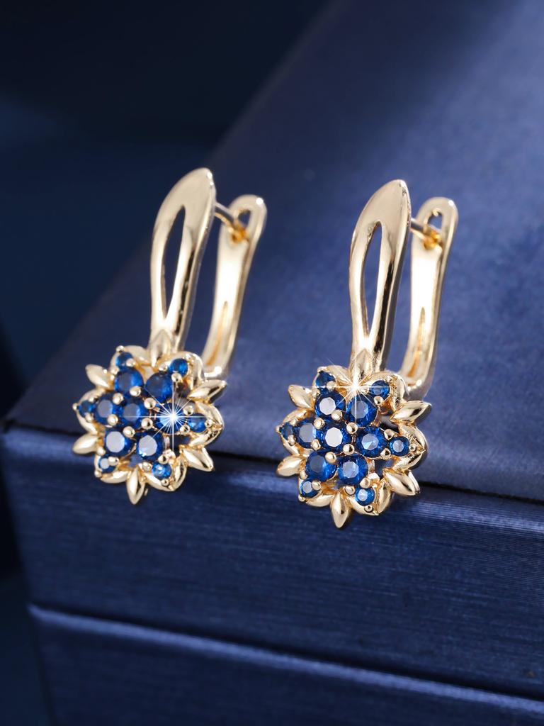 Vintage Elegant 3D Flower Huggie Earrings For Women Versatile Office Wear Exquisite Jewelry Gift