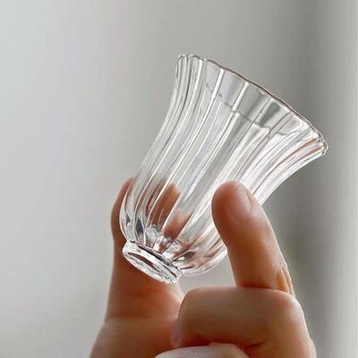 Mini skleněný šálek na čaj v japonském stylu, Sada čajového nádobí Gongfu s designem květinových okvětních lístků, Malé šálky 50 ml, Průhledné nápojové nádobí