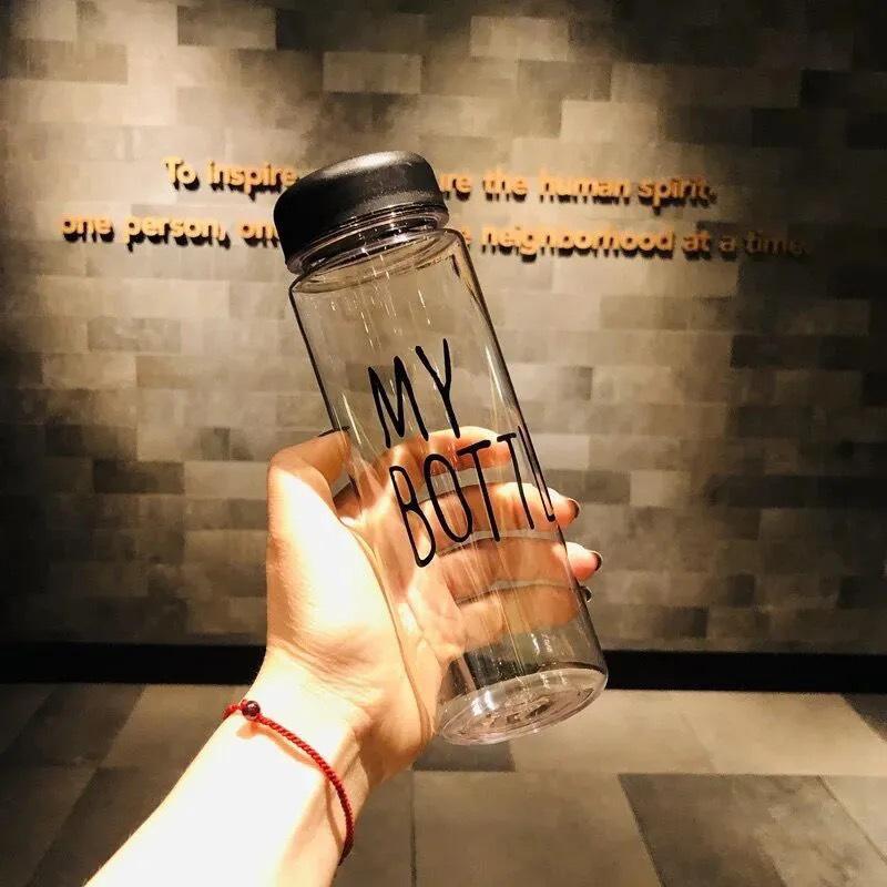 

Матовые спортивные бутылки для воды с двойной крышкой: Вместительный, стильный дизайн для мужчин, женщин, студентов и законодателей моды 600ML