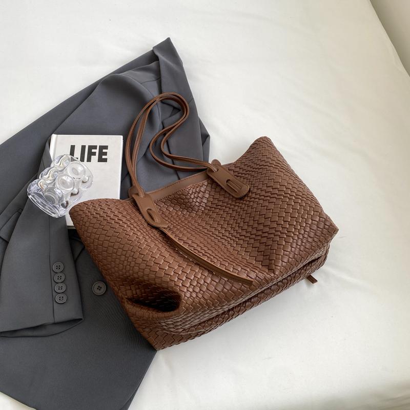 Fashion handbag women's spring and summer new product retro rhombus woven shoulder large capacity versatile tote bag