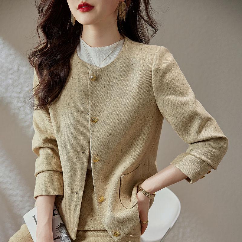 Women's Spring 2024 Versatile Slim Fit Two-Piece Blazer Suit - Crew Neck, High-End Commute Fashion with a Touch of Elegance.