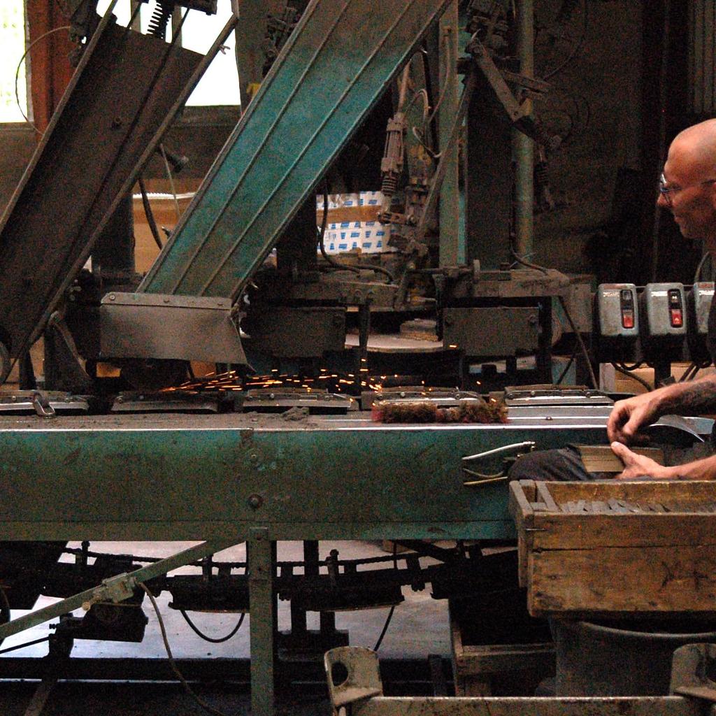 Laguiole Olive Handle Dinner Knife and Fork Set In Gift Box