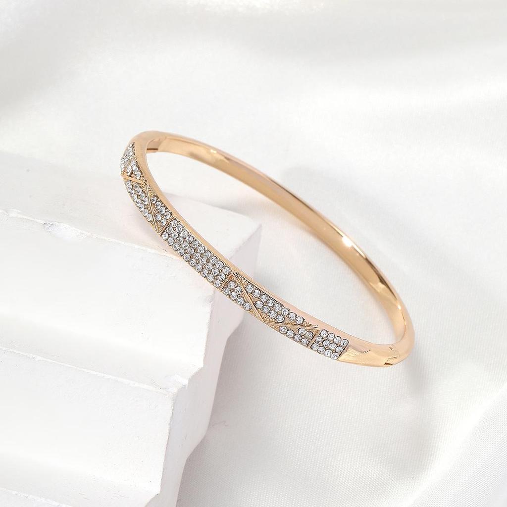 Elegant Diamond-set Oval Bangle - Women's Fashion, Stylish Commuter Jewelry Accessory