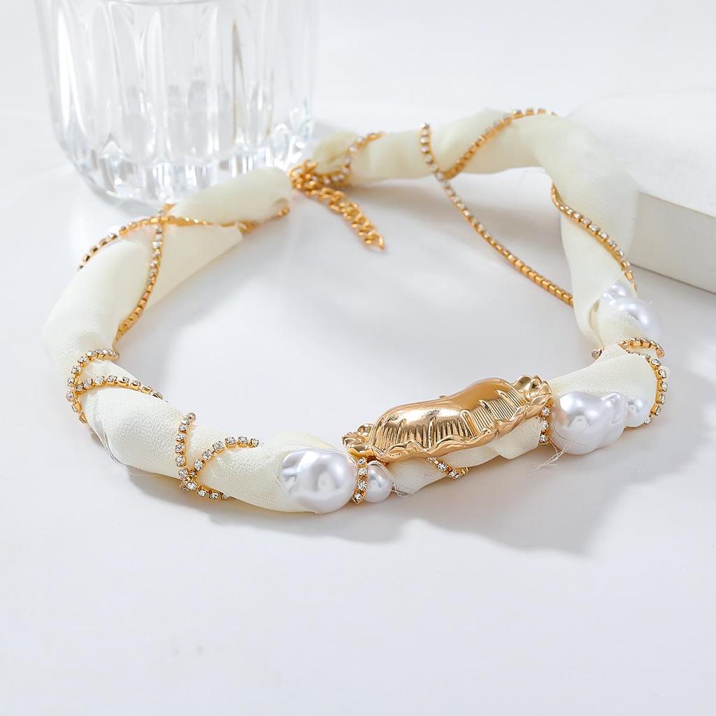 ZA Retro French Alloy Heart Necklace with Pearl Mesh and Diamond Braided Clavicle Chain