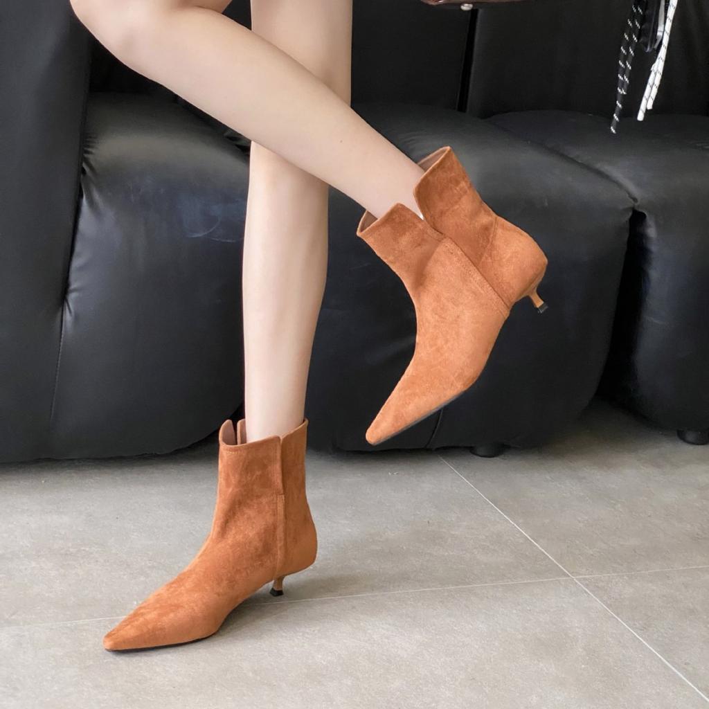 2025 Autumn and Winter New Pointed Head Thin Heel Short Heel Temperament French Fashion Sexy Beautiful Women Knitted Double Medium Boots