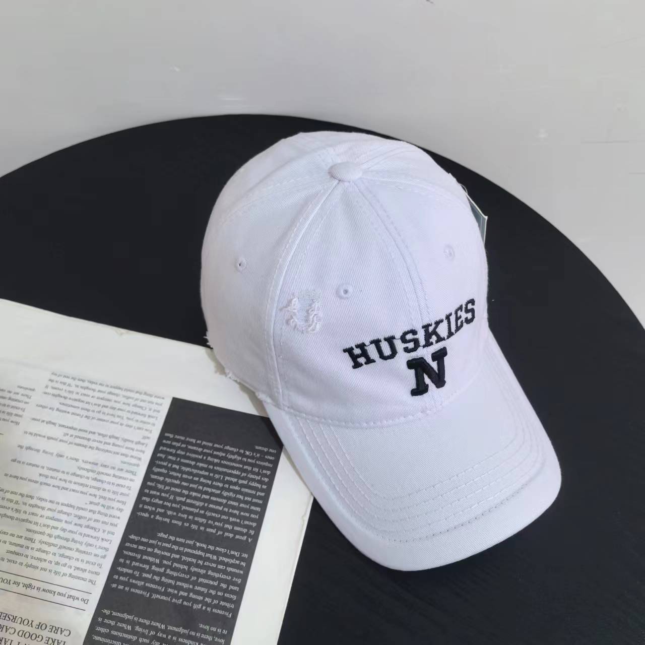 

Весенне-летняя широколицевая маленькая солнцезащитная кепка, модная новая модная брендовая бейсболка с вышитой буквой N M（56-58cm） белый